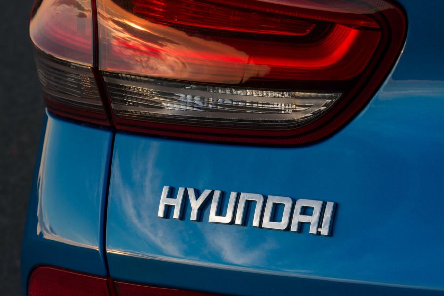 Логотип Hyundai i30 Tourer 2017 года  (UK) (фото 24 из 36)
